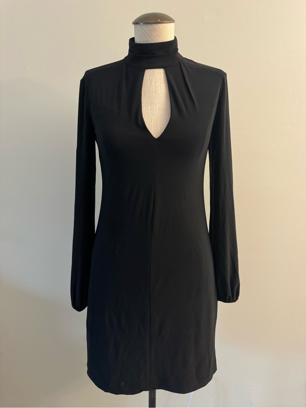White House Black Market Black Long-Sleeve Keyhole Shift Dress